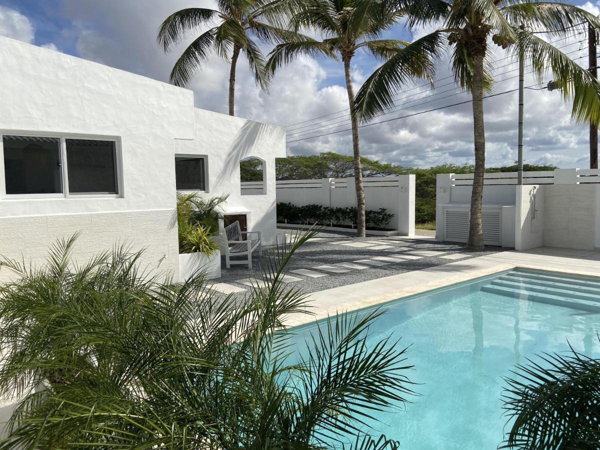 Movida Inn Aruba Palm Beach Exterior foto